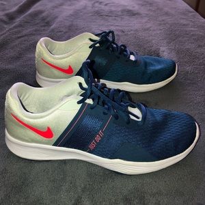 Size 7.5 Nike City Trainer 2